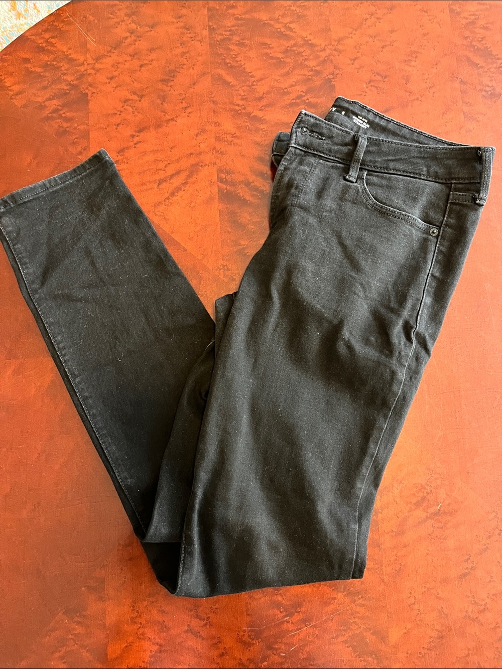 Old Navy Women's Straight Leg Jeans in Black